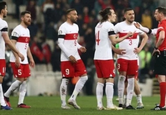 Tribünlerden TFF'ye tepki