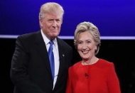 Trump-Clinton yardım yemeğinde espirili atıştı