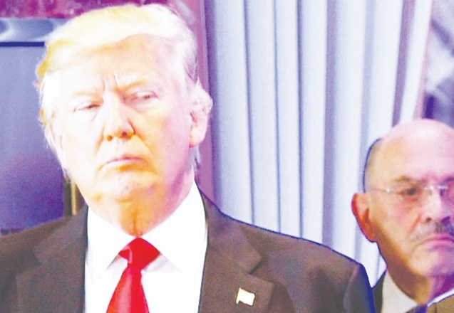 Trump'ın baş muhasebecisi vergi kaçakçılığından hakim karşısına çıkarıldı