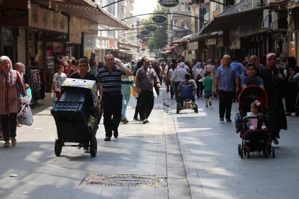 Tüketici fiyat endeksi (TÜFE) aylık yüzde 0,52, yurt içi üretici fiyat endeksi (Yİ-ÜFE) de aylık yüzde 0,85 arttı