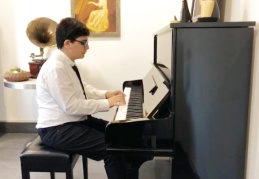 Tuna Uslu, piyano yarışmasında dünya birincisi oldu