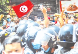 Tunus'ta 1 ay süreyle sokağa çıkma yasağı ilan edildi