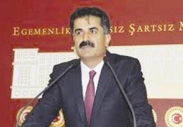 Türban, Arap erkek egemenlerinin kadını aşağılama aracıdır