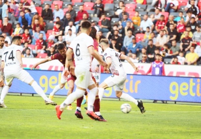Türk futbol tarihine geçen anlar yaşandı 1-1