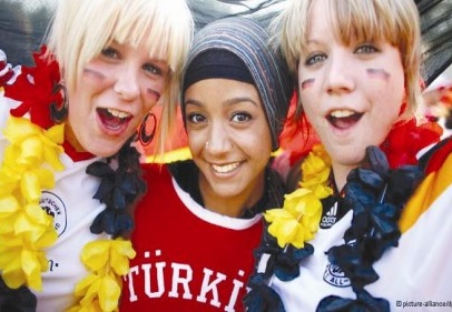 Türk göçmenlere çifte vatandaşlık hakkı tanınacak