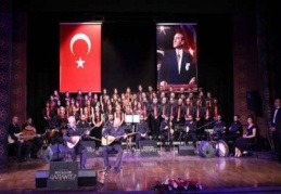 Türk halk müziği korosu unutulmaz bir gece yaşattı 