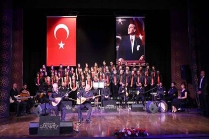 Türk halk müziği korosu unutulmaz bir gece yaşattı 