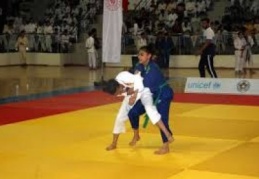 Türk ile Suriyeli çocuklar judo turnuvasında buluştu 