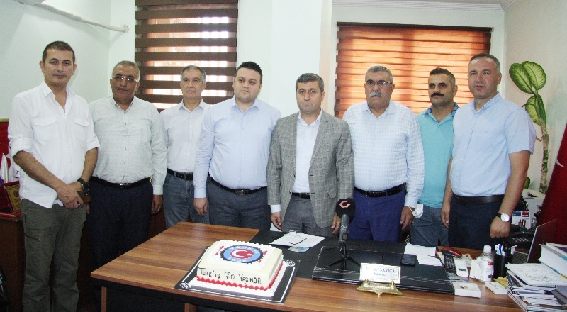 Türk-İş, emekçilere kara deryalarda yol gösteren bir fener oldu