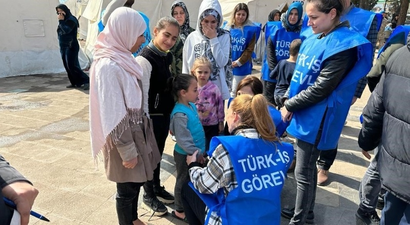 Türk-İş Kadın Heyeti deprem bölgesinde