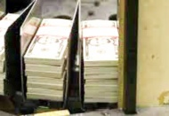 Türk Lirası'nın kara günü: Dolar 13.50'yi, Euro 15.20'yi gördü!