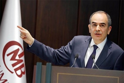 Türk Lirasının Perşembe günü rekor düzeye düşmesi tartışılıyor