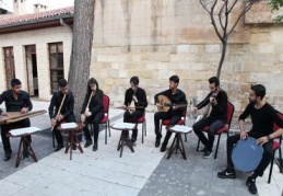 Türk Musikisi koroundan “Seslenişler” dinletisi