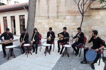 Türk Musikisi koroundan &#8220;Seslenişler&#8221; dinletisi