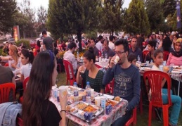 Turkcell, 4500 kişiye iftar yemeği organize etti