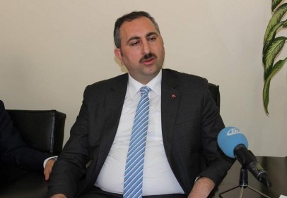 Türkiye bir hukuk garabeti yaşıyor