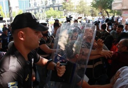 Türkiye bir kez daha hukuksuz bir sabaha uyandı 