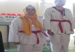 Türkiye Minikler ve Yıldızlar Karate şampiyonasında Türkiye 3.sü oldu
