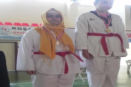 Türkiye Minikler ve Yıldızlar Karate şampiyonasında Türkiye 3.sü oldu