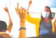 Türkiye, riski göz önüne alarak okulları açmak zorunda