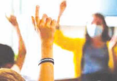 Türkiye, riski göz önüne alarak okulları açmak zorunda