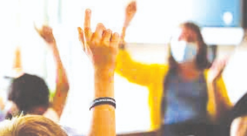 Türkiye, riski göz önüne alarak okulları açmak zorunda