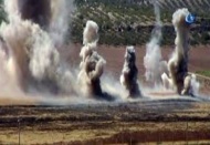 Türkiye-Suriye sınırında mayın temizleme çalışmaları sırasında art arda 12 büyük patlama meydana geldi.