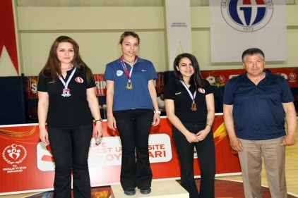 &#8220;Türkiye Üniversite Sporları Federasyonu Türkiye Pool 8 Top Bilardo Şampiyonları&#8221; ödüllendirildi