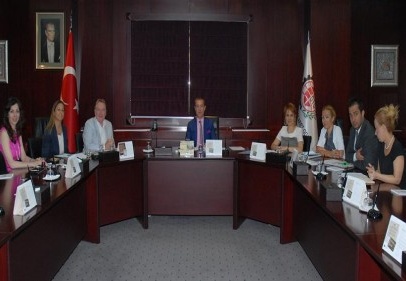 Türkiye, yerel ve küreselin iç içe yaşandığı gerçeğinin somut örneği