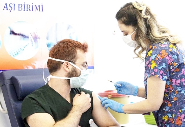 Türkiye'de Covid-19 aşısı yaptıranların sayısı 1 milyonu geçti