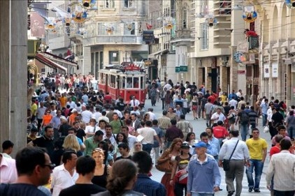 Türkiye'de kadınlar nüfusta eşit, haklarda geri