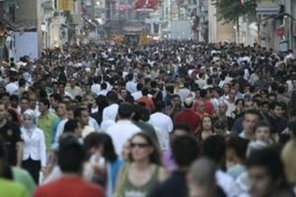 Türkiye&#8217;de mahkemelere ve orduya duyulan güven azaldı