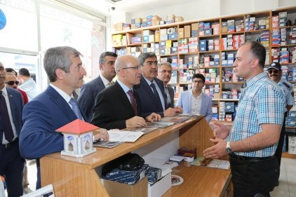 "Türkiye&#8217;deki siyasi istikrar sayesinde sorunları aşıyoruz "
