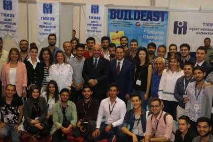 Türkiye&#8217;deki ulaştırma yatırımlarını anlattı