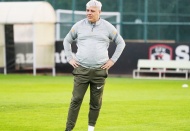 “Türkiye’den iki menajer kötü oyuncular hakkında iyi yorum yapmam için 50 bin Euro teklif etti”