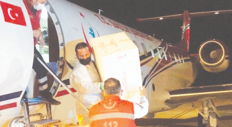 Türkiye'den KKTC'ye 100 bin doz Covid-19 aşısı hibe edildi