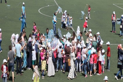 Türkiyeli ve Suriyeli çocuklar için şenlik