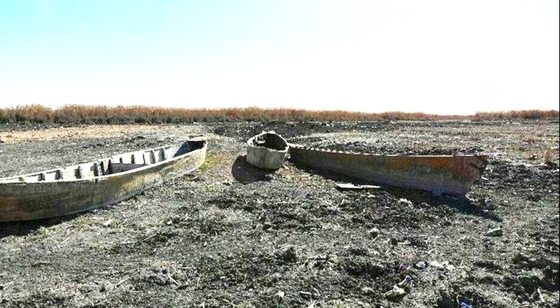 Türkiye'nin 12. büyük gölü Eber, son bir ayda 1.5 kilometre daha çekildi