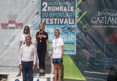 Türkiye’nin en yaşlı yüzücüleri festivale renk kattı