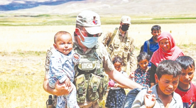 Türkiye’nin göçmen ve sınır güvenliği politikasının hâlâ olmaması eleştiriliyor