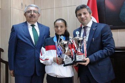 Türkiye&#039;ye 2 adet birincilik getirdi