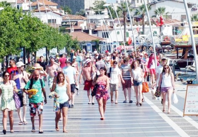 Türkiye'ye 16 günde 120 bin Rus turist geldi
