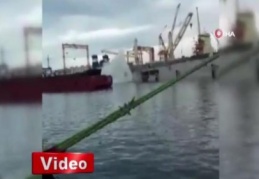 Tuzla'da bir tersanede vinç denize devrildi