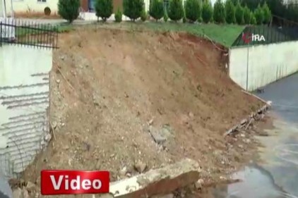 Tuzla&#039;da istinat duvarı okul bahçesine devrildi!