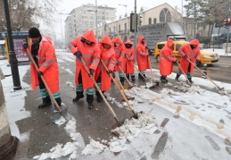 Tuzlama ve kar temizleme çalışmaları aralıksız sürüyor