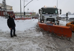 Tuzlama ve kar temizleme çalışmaları aralıksız sürüyor