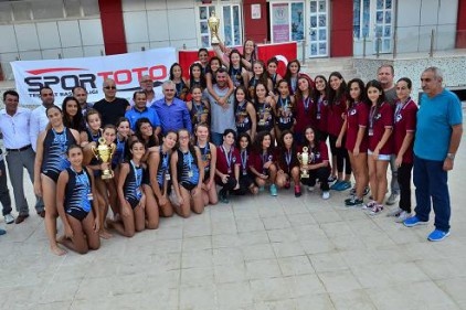 U17 Bayanlar Federasyon Kupası İzmir ESTİ&#039;nin