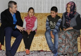 Üç aileyi ziyaret ederek ihtiyaçlarını giderdi