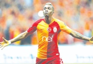 "Üç büyükler" Onyekuru'nun peşinde