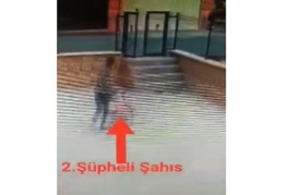 Üç çocuk, çikolata ve bisiklet çaldı